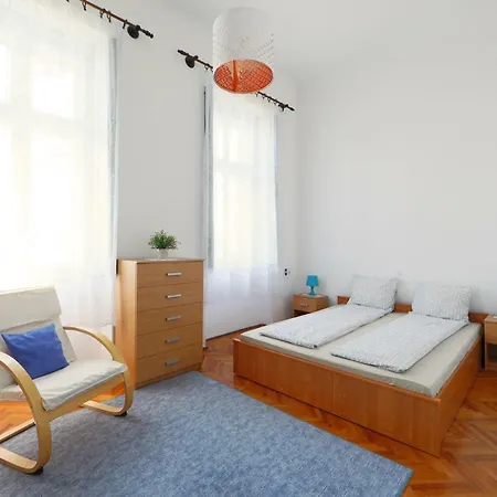 Solyom Apartman 아파트