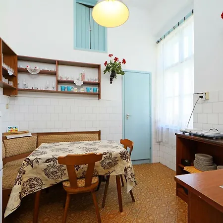 아파트 Solyom Apartman