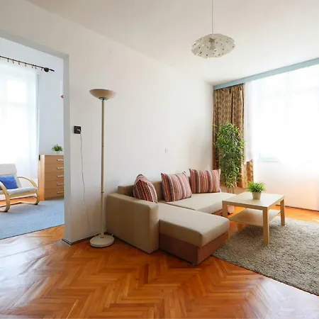 아파트 Solyom Apartman *